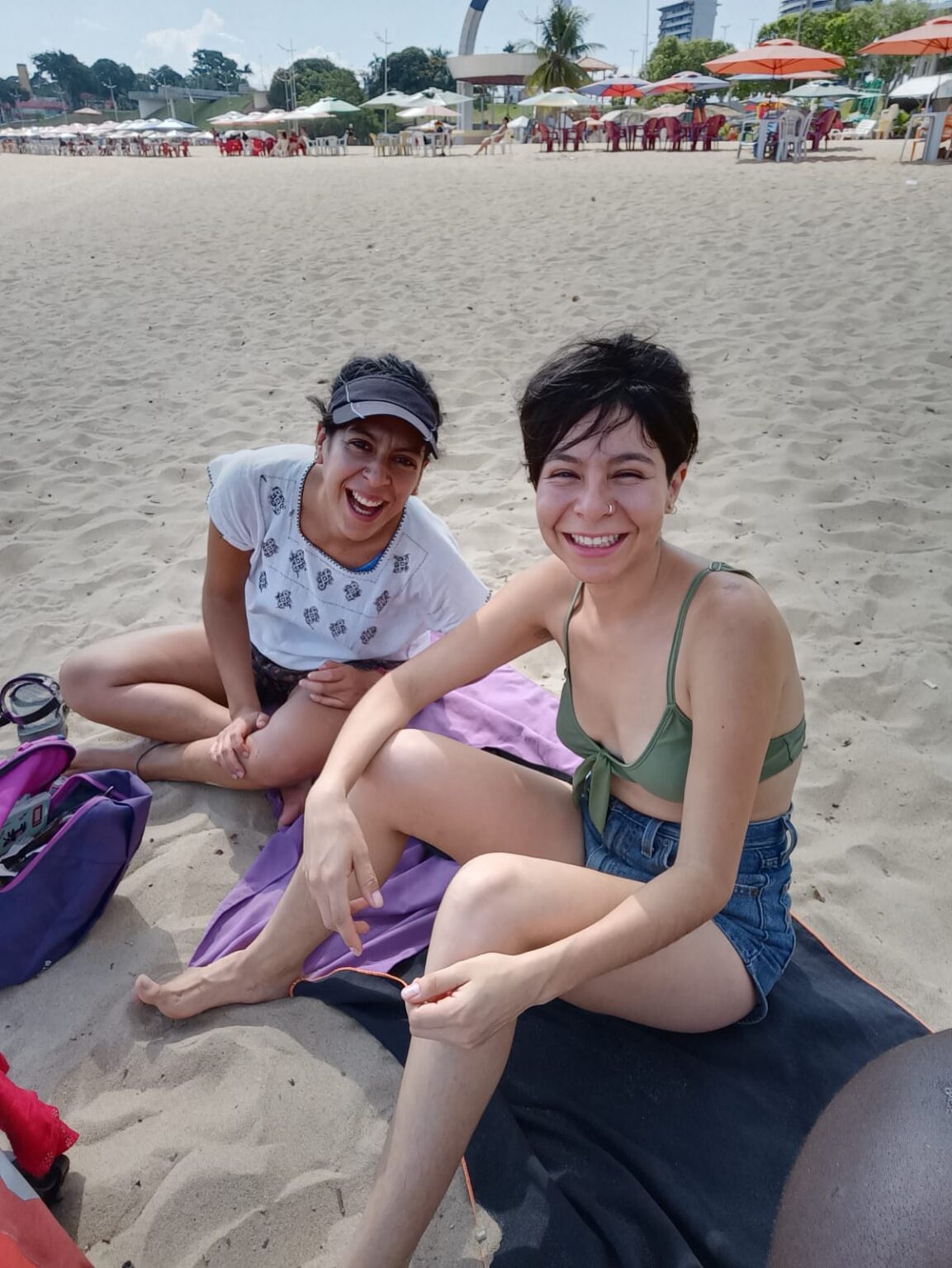 La Emi linda y yo en la playa de Manaus